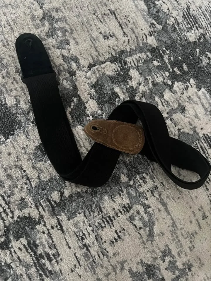 Full Electric Guitar Bundle — Epiphone + Fender Amp + Case image indicator(8)