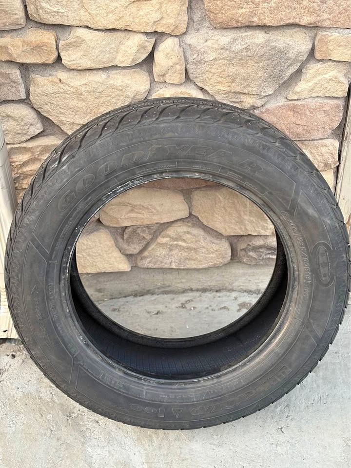 Goodyear 235/60R18 Winter Tire
