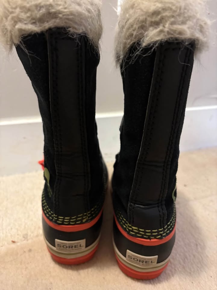 Kids girls sorel waterproof winter boots size 1 Joan of Arctic s - photo 3