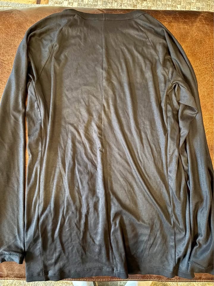 Uniqlo black men’s heattech long sleeve. Size s