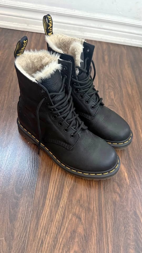 Dr. Martens 1460 Fur Lined Serena Boots Women’s 7