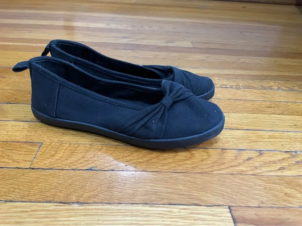 Black Flats Shoe Sandals– Size 5 image indicator(2)