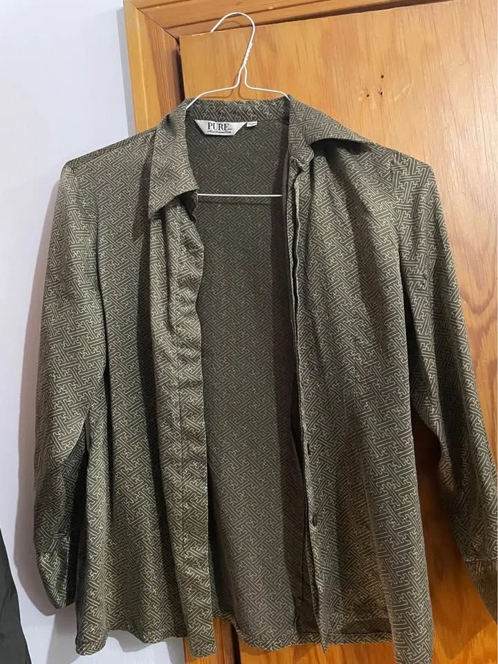 Pattern Corporate Shirt – Size Medium image indicator(2)