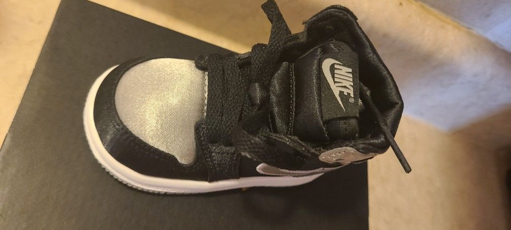 4C JORDAN 1S BRAND NEW
