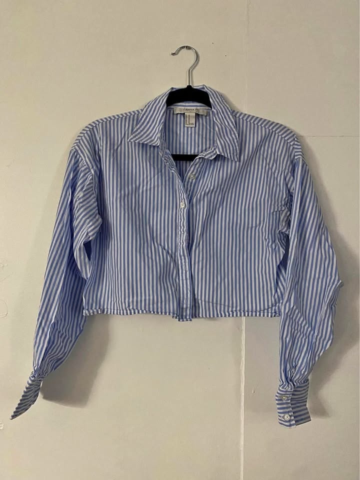 Forever 21 cropped shirt