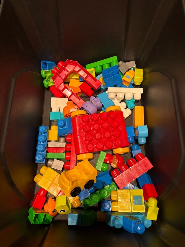 Mega Bloks Table + Bag of Mega Bloks - photo 3