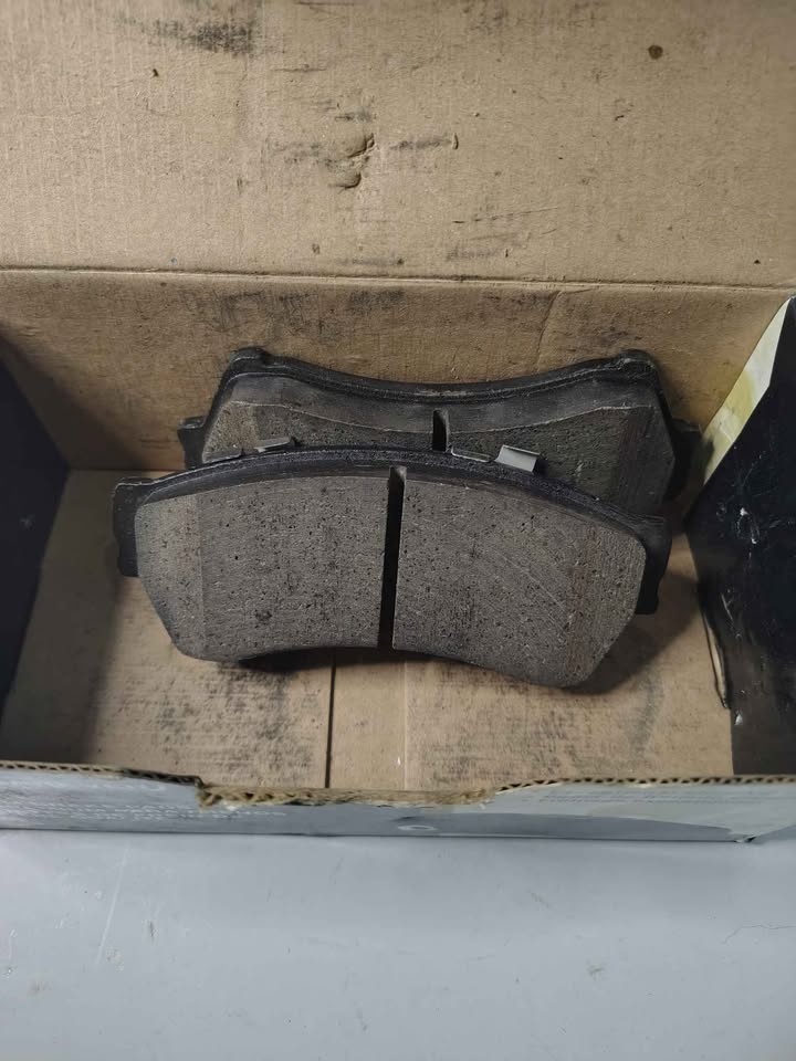 Carquest gnad1164 brake pads 2006-2012 fords - photo 3