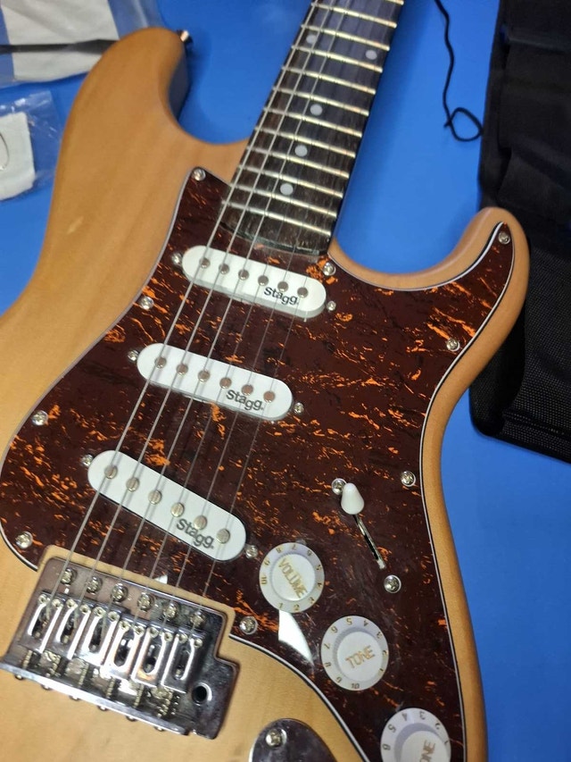 Stagg S300 Guitar - photo 2
