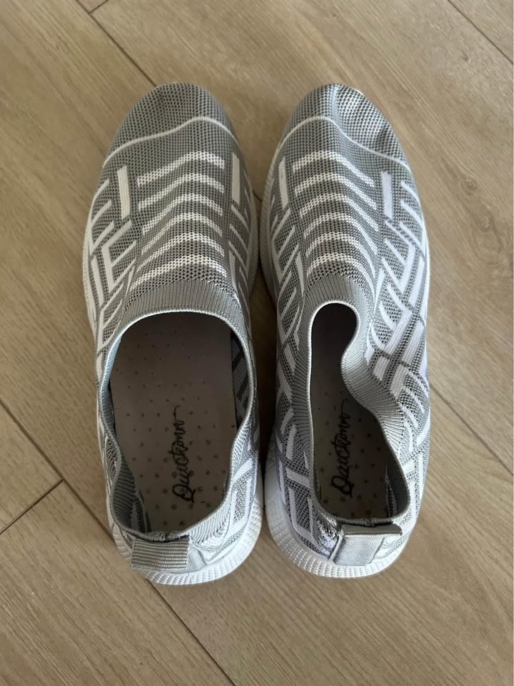 Slip on Women’s Shoe - Size 8 - Grey/White colour - photo 2