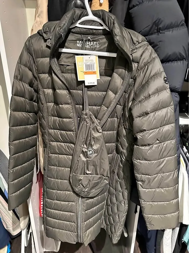 Michael Kors Ultra-Light Hooded Down Jacket packable