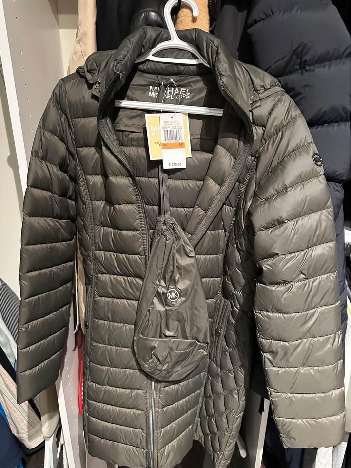 Michael Kors Ultra-Light Hooded Down Jacket packable - photo 2