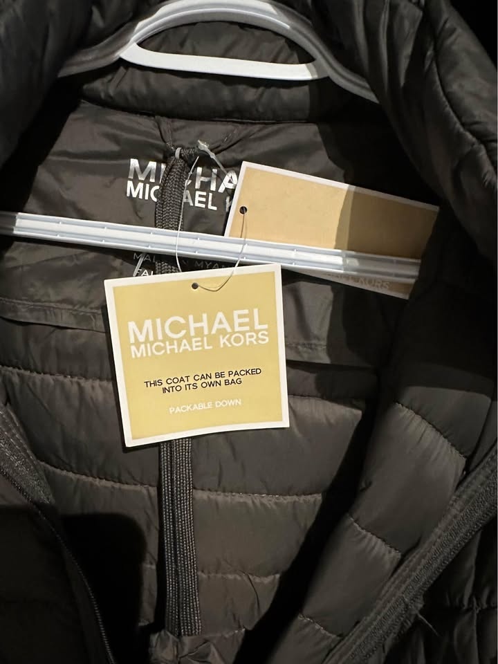 Michael Kors Ultra-Light Hooded Down Jacket packable - photo 5