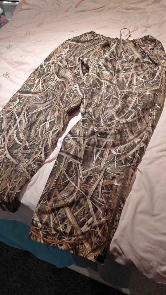 Mens snow pants great for hunting