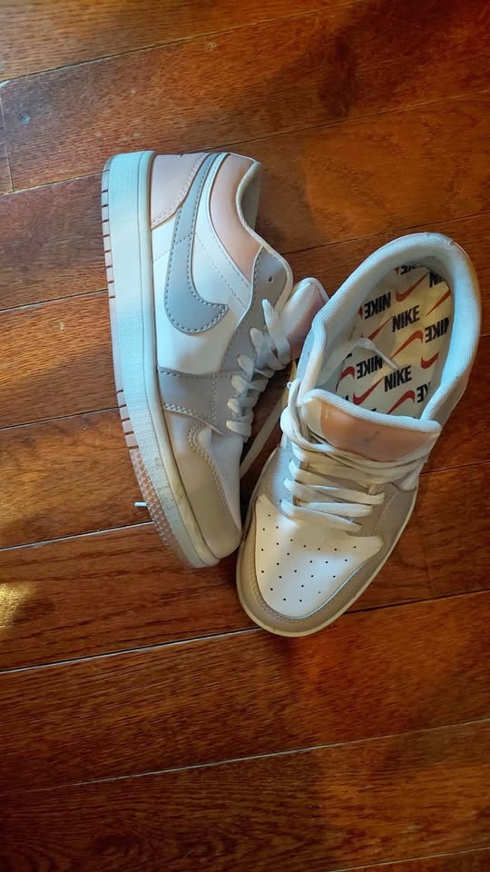 Air Jordan shoes size 7y fits 8.5 women