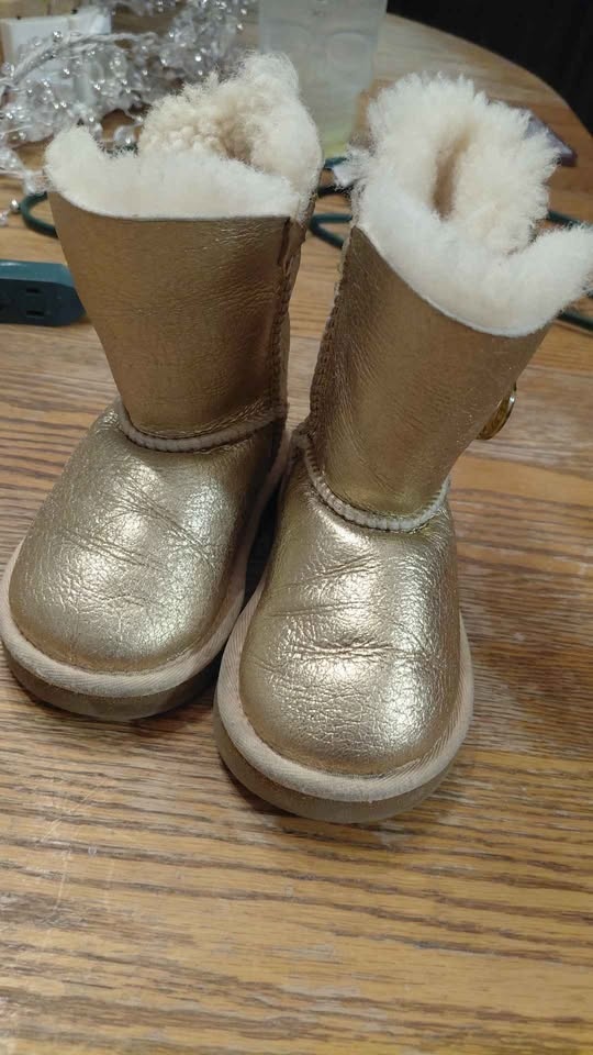 Girls uggs size 6 - photo 3