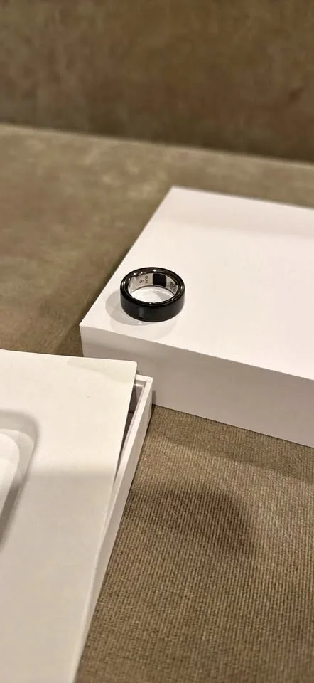Oura Ring 4 - Stealth - Size 8