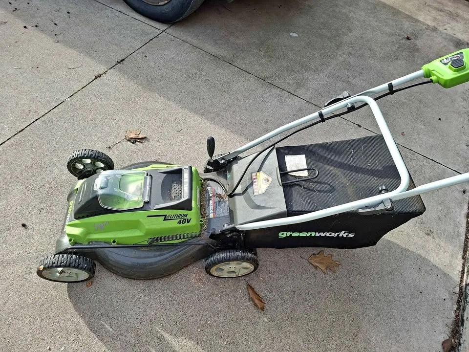 Cordless Lawnmower - Greenworks - Move out sale