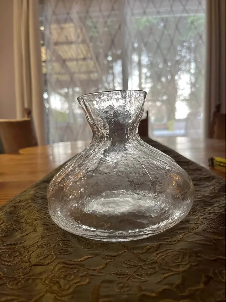 🌿 Handmade SEA of Sweden Hammered Glass Vase – 7.5” Tall 🌿