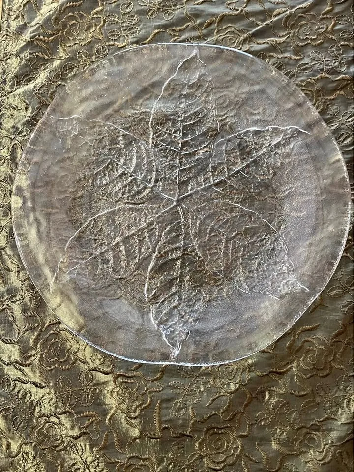🍂 Clear Glass Leaf-Imprint Serving Platter — 13” Round 🍂