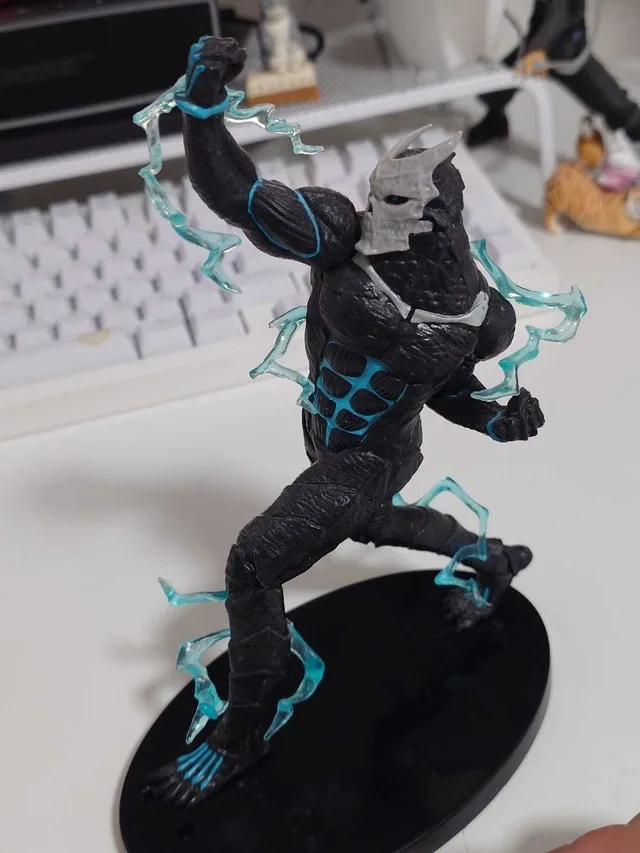 Kaijuu 8 action figures