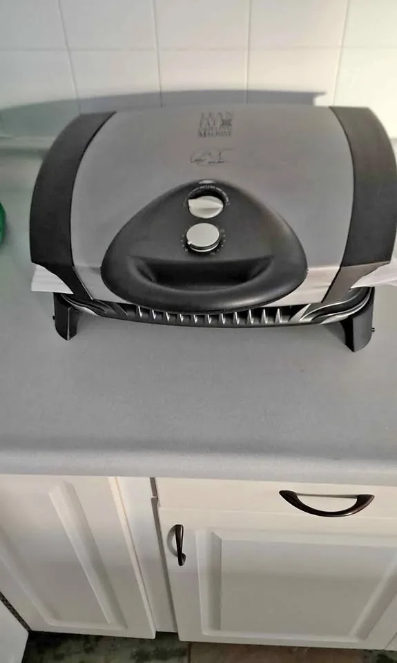 Large george foreman grill never used located near londonderry m