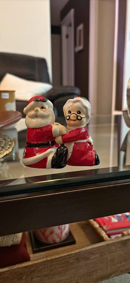 Santa and Mrs clause salt and pepper shakers