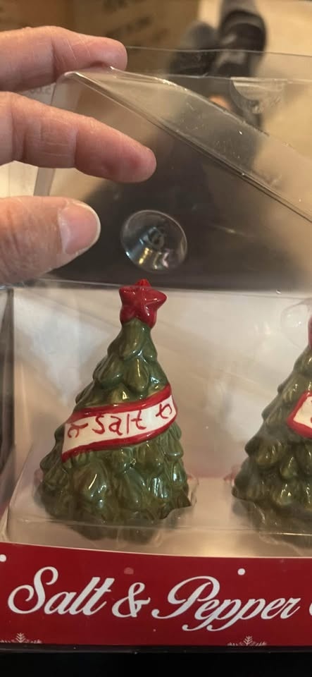 Christmas tree salt and pepper shakers. - photo 2