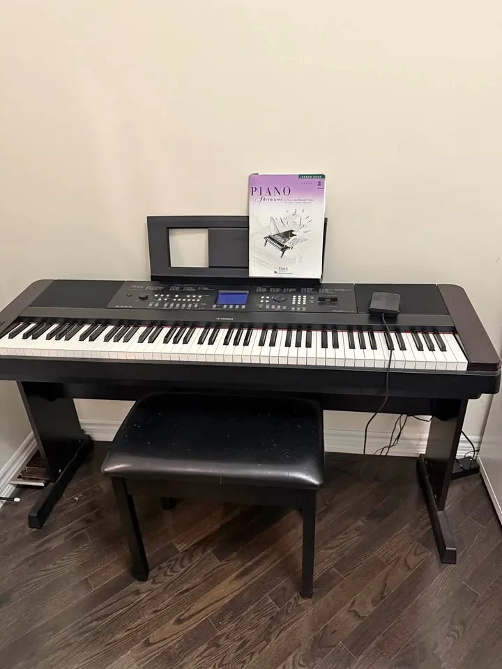 Yamaha DGX-650 88 Weighted Digital Piano w/Stand, Bench