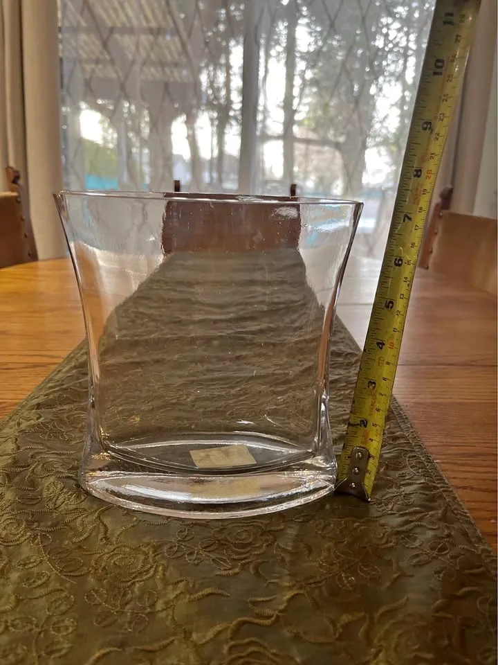 Clear Glass Vase – Modern Curved Shape