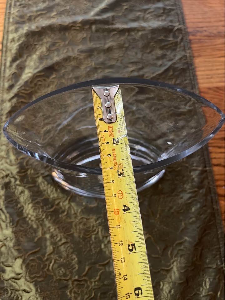 Clear Glass Vase – Modern Curved Shape - photo 2