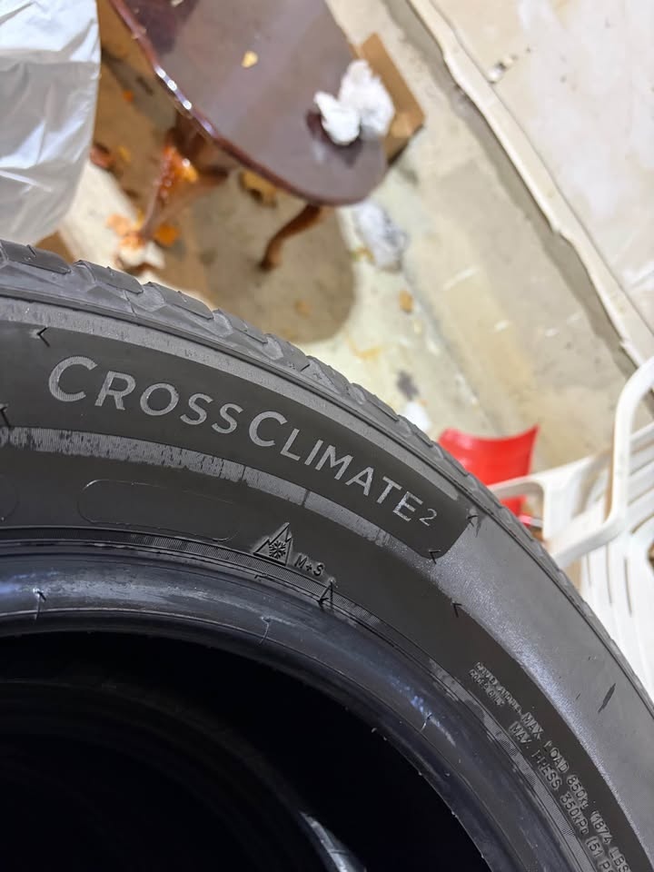 225 65 R17 Michelin Cross Climate All Weather Tires - photo 4