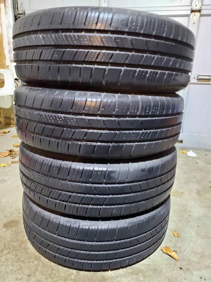 185/60/R15 Michelin Defender All season tires