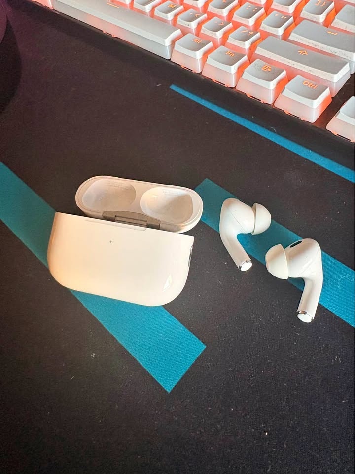 Apple AirPods Pro (2nd Generation) – Excellent Condition