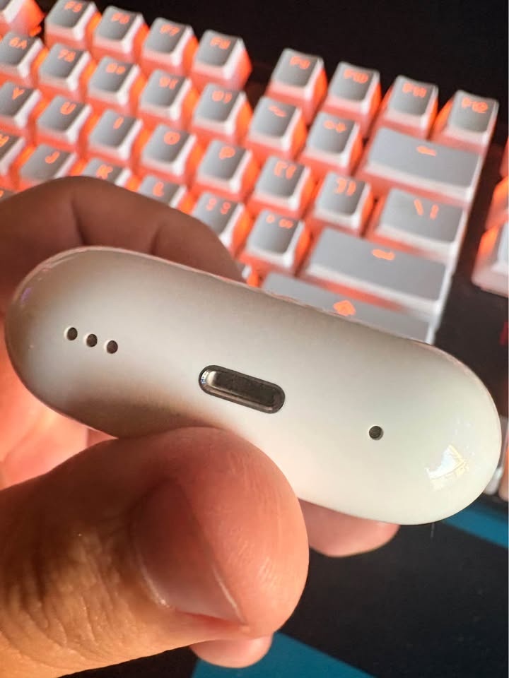 Apple AirPods Pro (2nd Generation) – Excellent Condition - photo 4