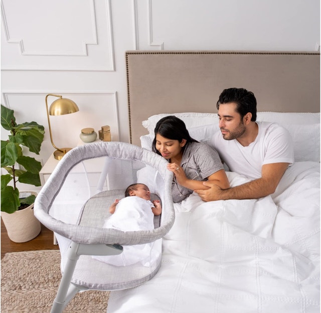 Brand New HALO BassiNest Glide Flex Sleeper Baby Bassinet Cot