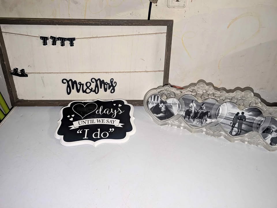 Wedding frames and countdown sign