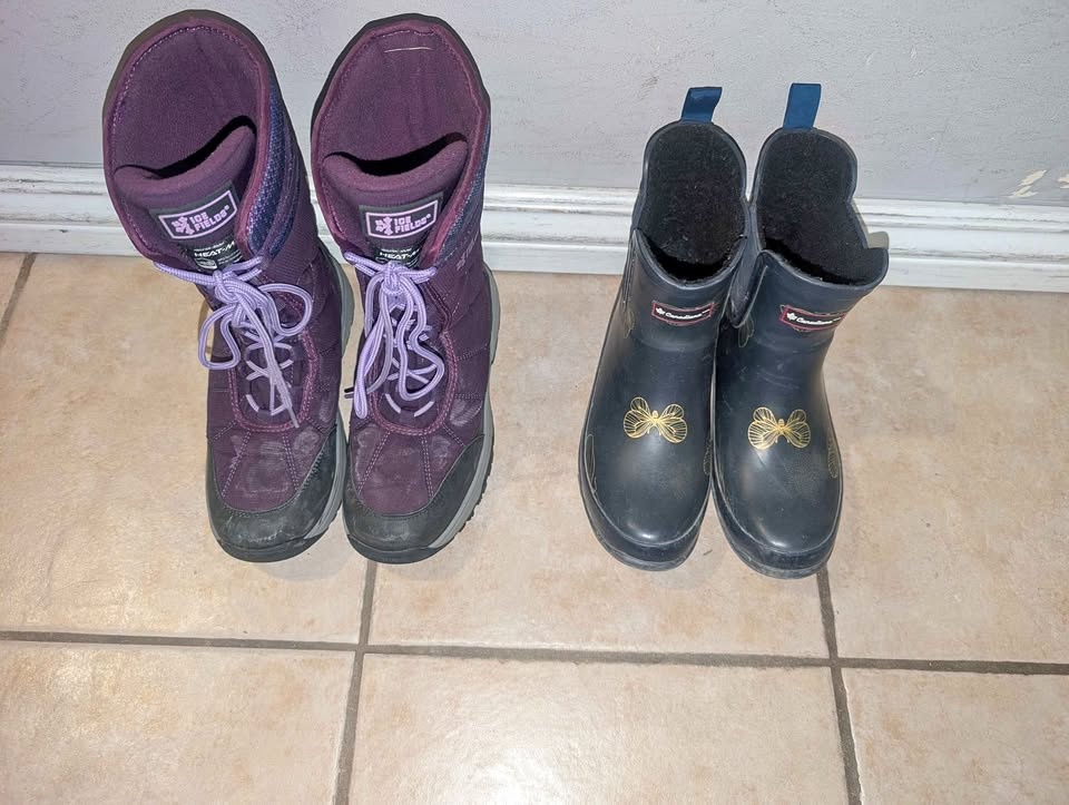 Girls boots