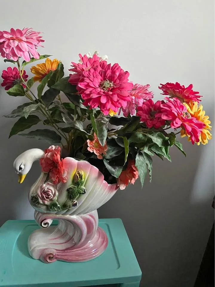 Swan flower vase (Ceramic)