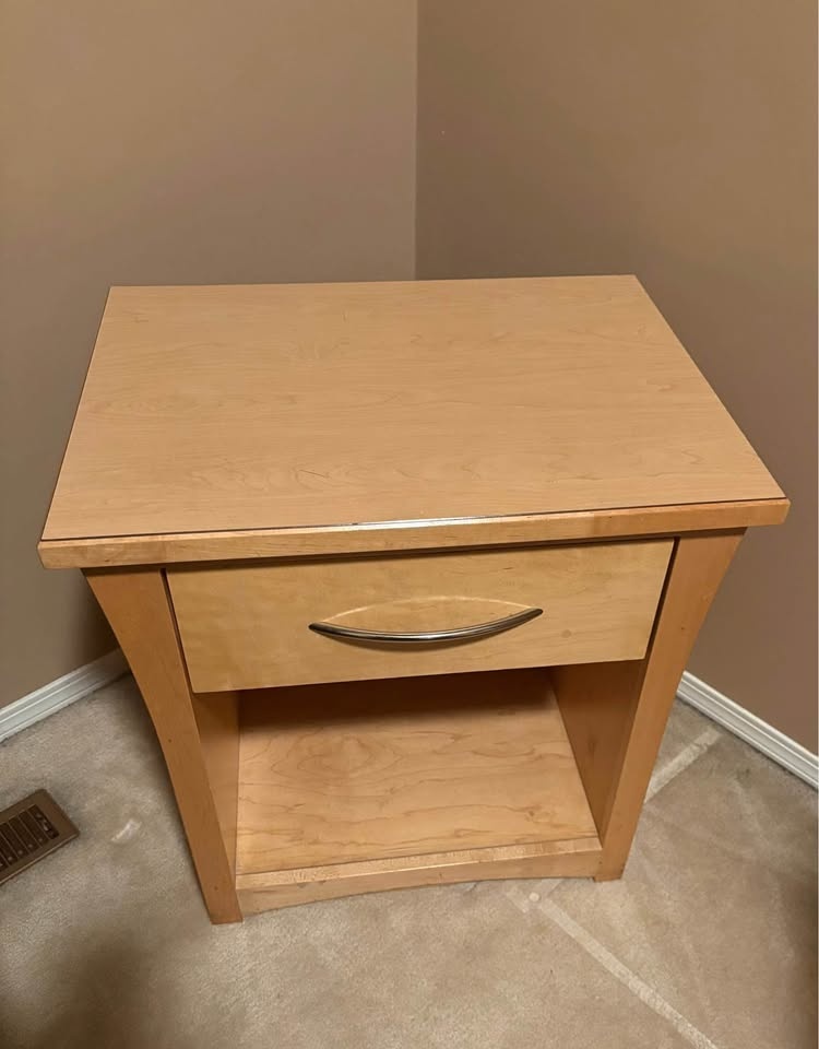 2 LG Bedside Tables. Sat Empty in Spare Rooms. Perfect Condition - photo 2