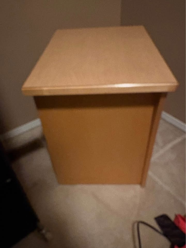 2 LG Bedside Tables. Sat Empty in Spare Rooms. Perfect Condition - photo 3