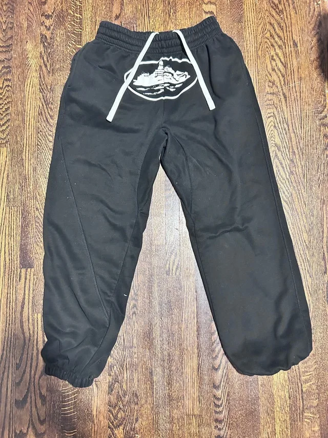 corteiz sweatpants black with white logo