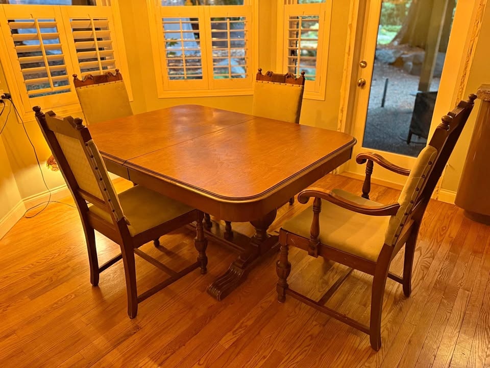 Antique dining table & chairs manufactured in Canada in 1927