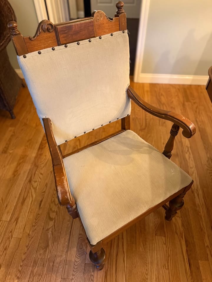 Antique dining table & chairs manufactured in Canada in 1927 - photo 3