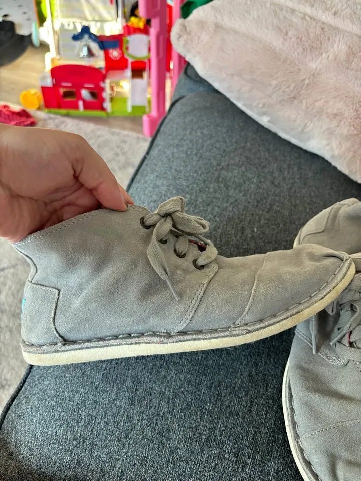 TOM’s women’s sand boots