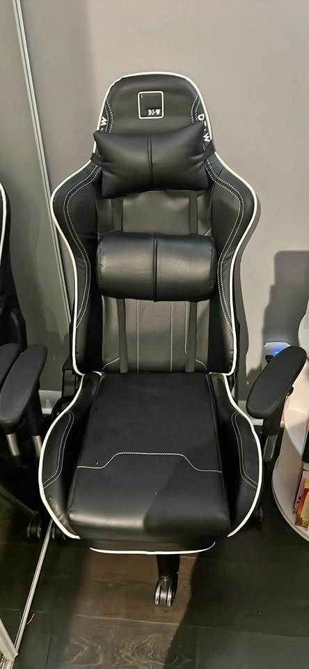 DJW Gaming Chair