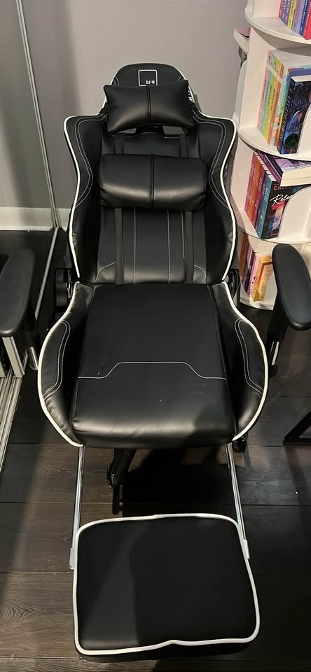 DJW Gaming Chair - photo 2