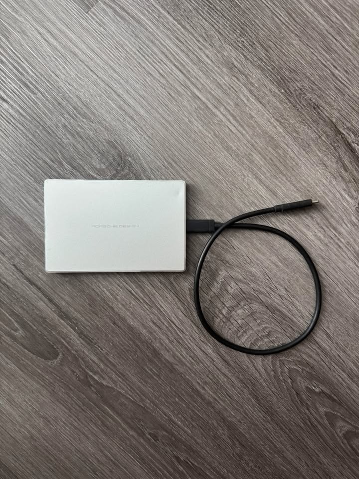 Lacie Porsche design 1TB hard drive - photo 2