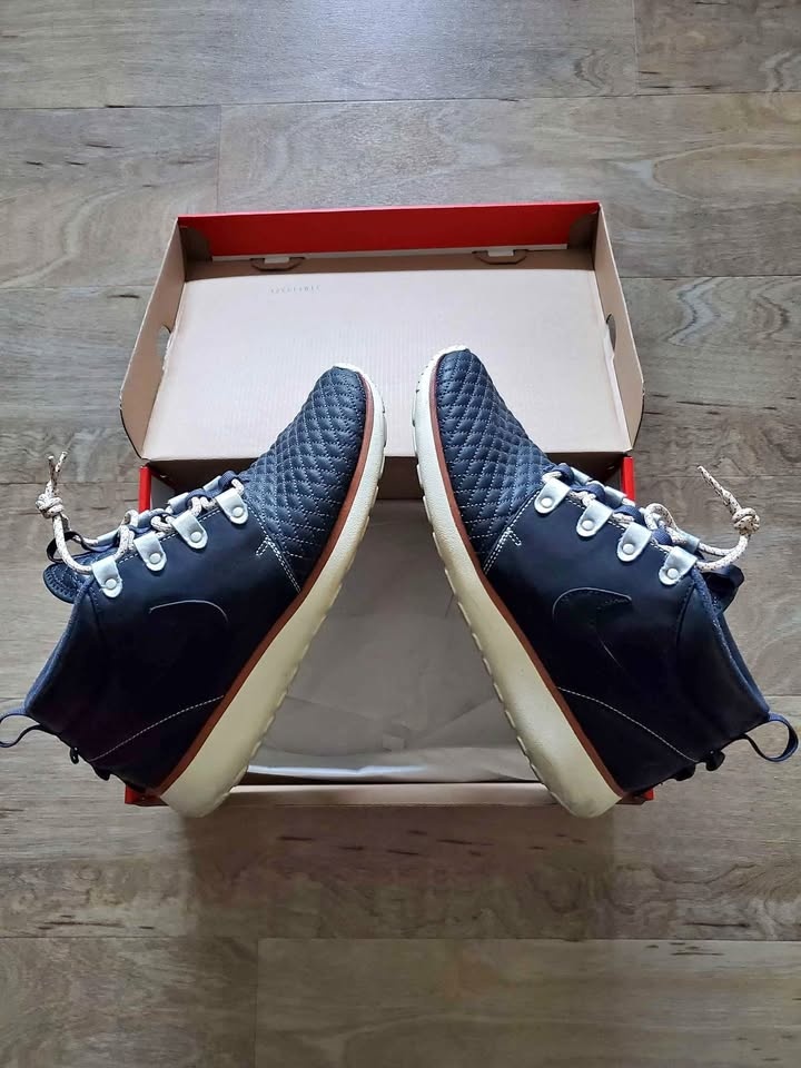 Nike Roshe Run Sneakerboot Sz 10