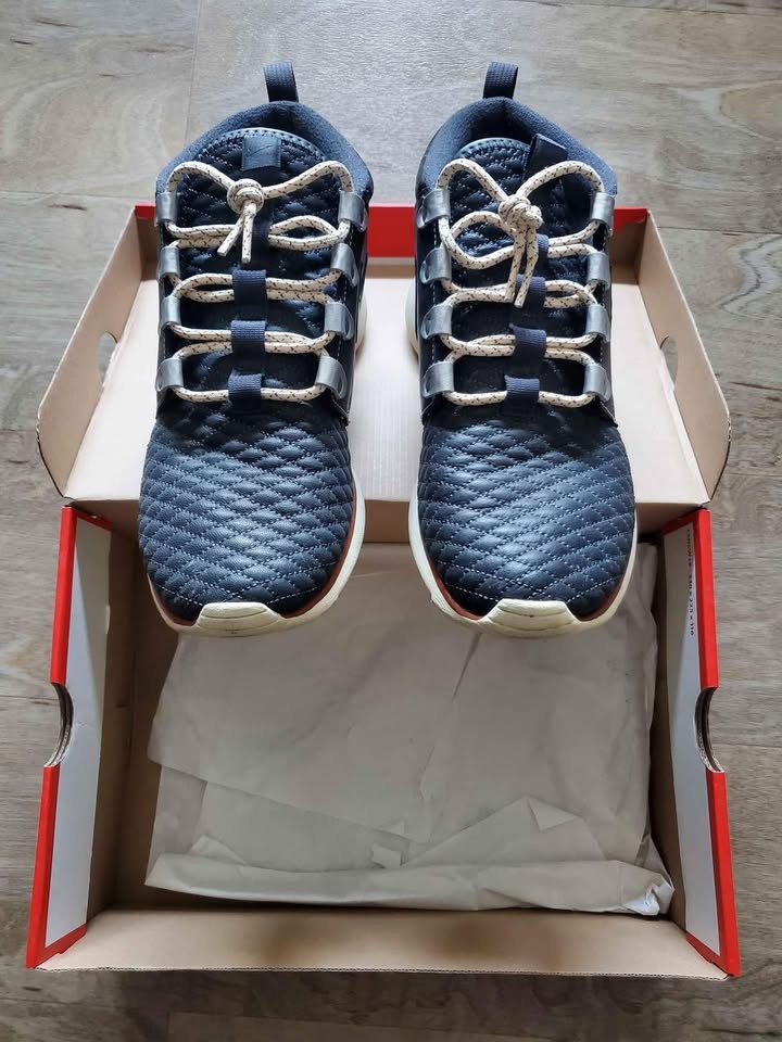 Nike Roshe Run Sneakerboot Sz 10 - photo 2