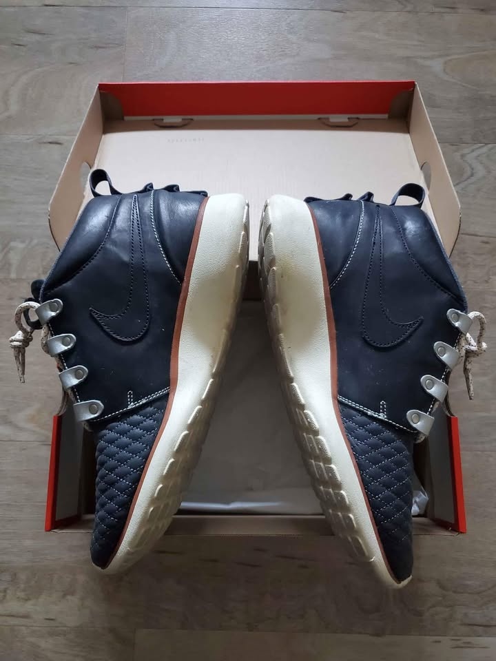 Nike Roshe Run Sneakerboot Sz 10 - photo 3